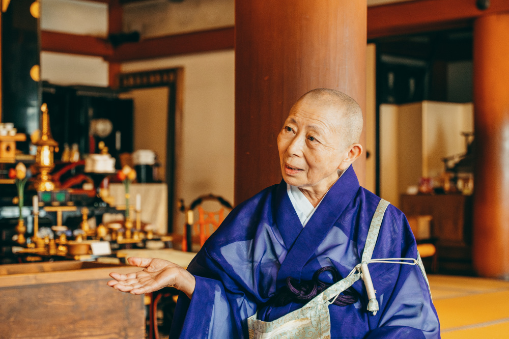 法華寺の格式について丁寧に教えてくださった