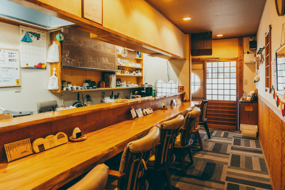 奥の個室は3名以上で予約可