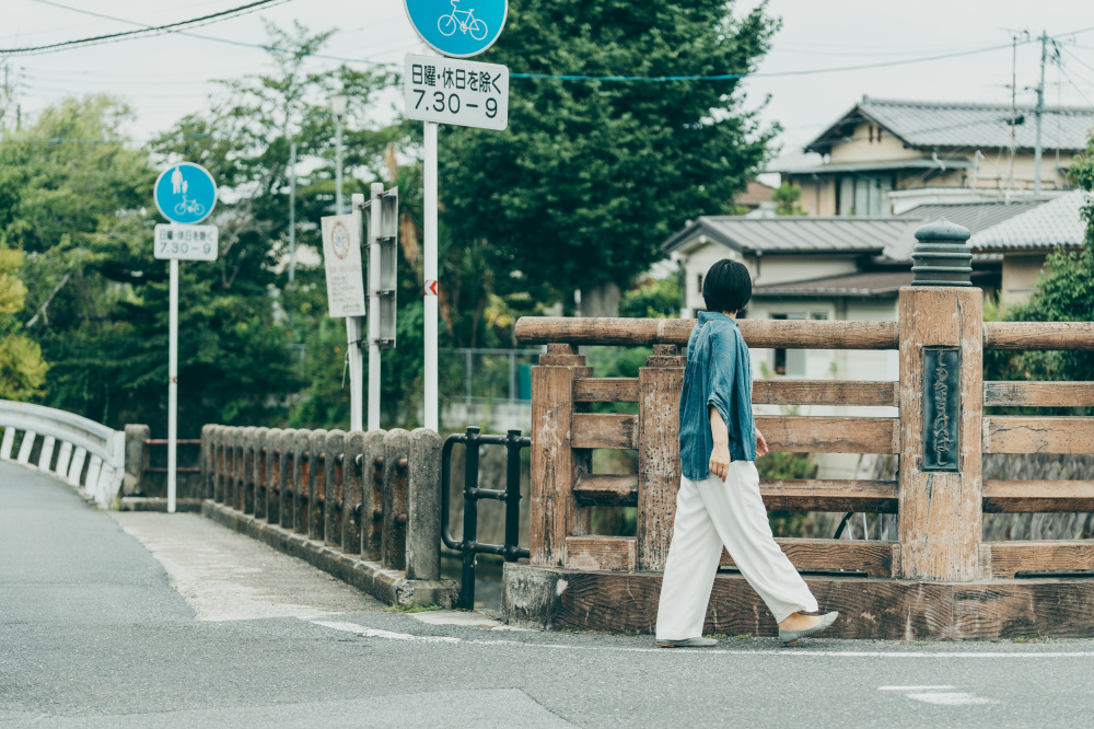 奈良町出身の奇才・吉村長慶（1863-1942）が寄進したことに由来する下長慶橋