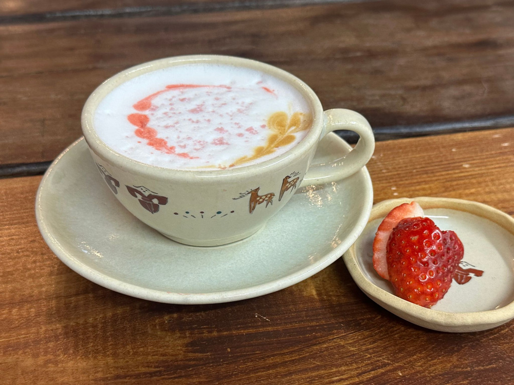 Strawberry White Coffee & Strawberry Sandwich Dine-in & Takeout available  ¥1,600（tax included）※Items can also be ordered separately.