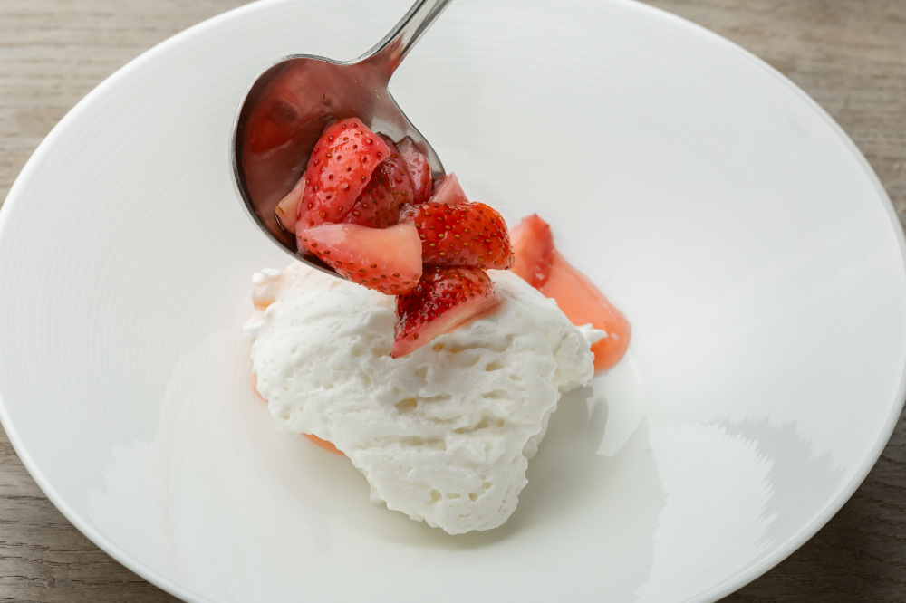 Crémet d'Anjou with Nara strawberry sauce Dine-in only: ¥900（tax included）　