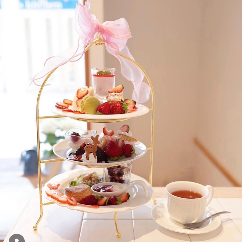 Strawberry Afternoon Tea Set Dine-in only: ¥3,200(tax included)