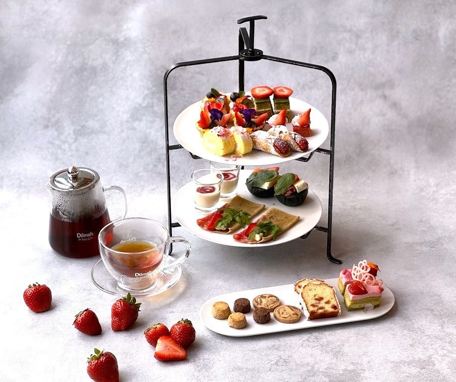 Kotaka Brand Strawberry Afternoon Tea Dine-in only: ¥4,500(tax included)