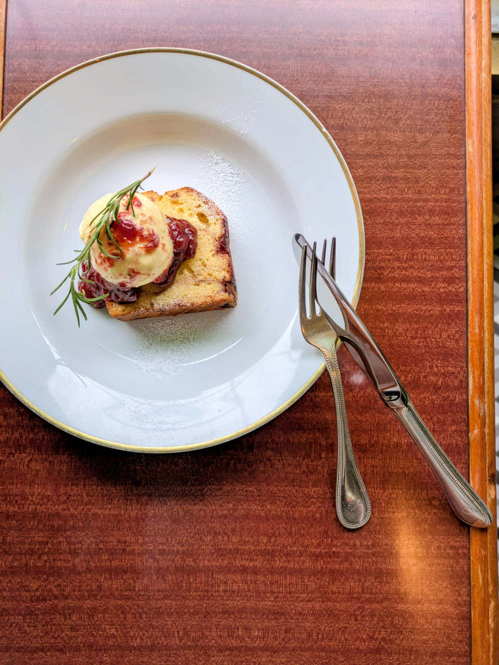 Strawberry Pound Cake Dine-in only: ¥ 700(tax included)