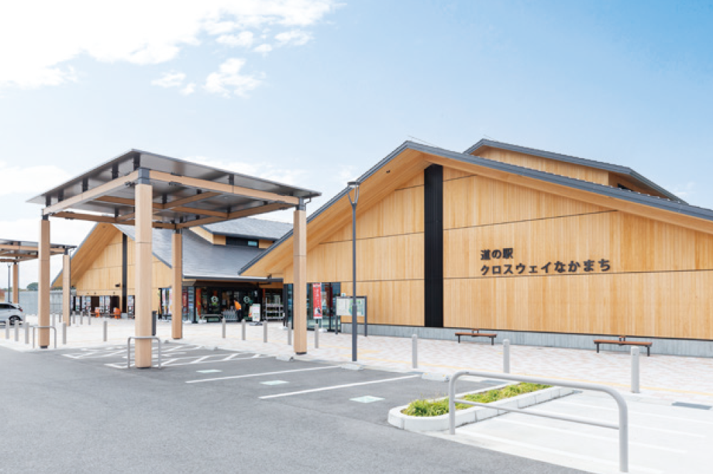 旬の駅のほかにレストランや芝生の広場、ドッグランなどもあり、買い物だけでなく休憩もできる