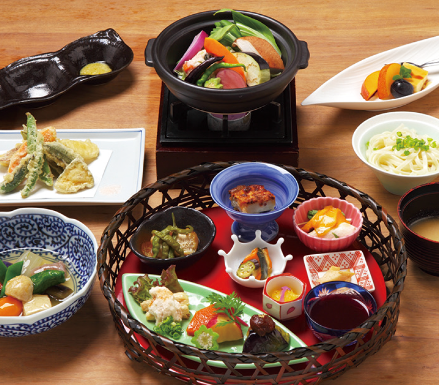 夜の粟「大和と世界の野菜」は、奈良と世界の伝統的な野菜が味わえるフルコース