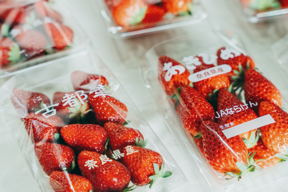 濃厚な甘さの「古都華」と上品な甘さの「章姫」。みなさんはどちらがお好みですか？