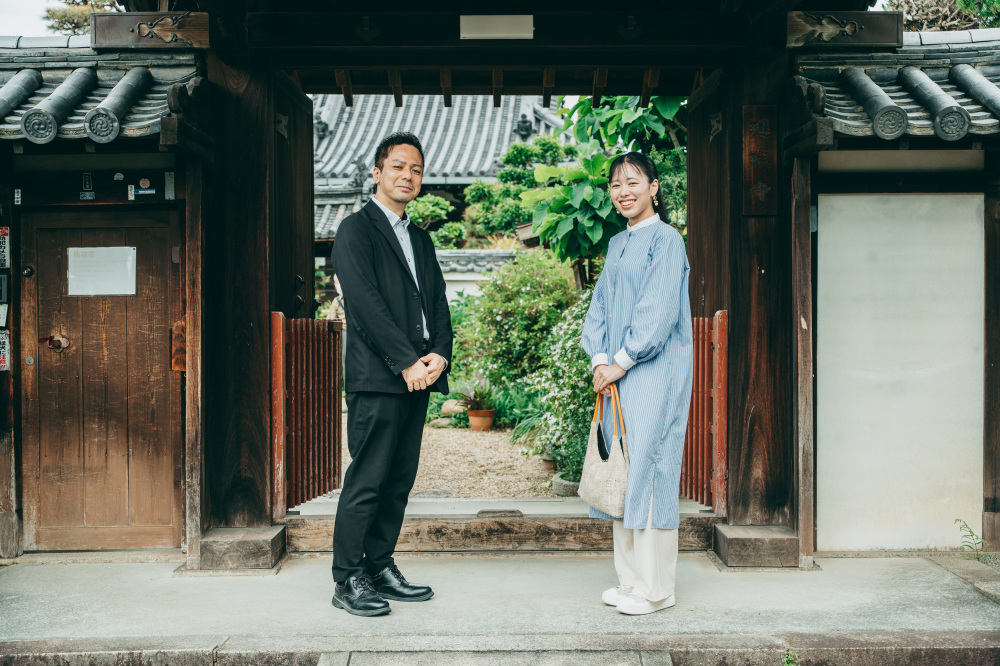 左：元興寺文化財研究所　研究員の服部光真さん、右：第7代NARA CITY コンシェルジュの椿莉名さん