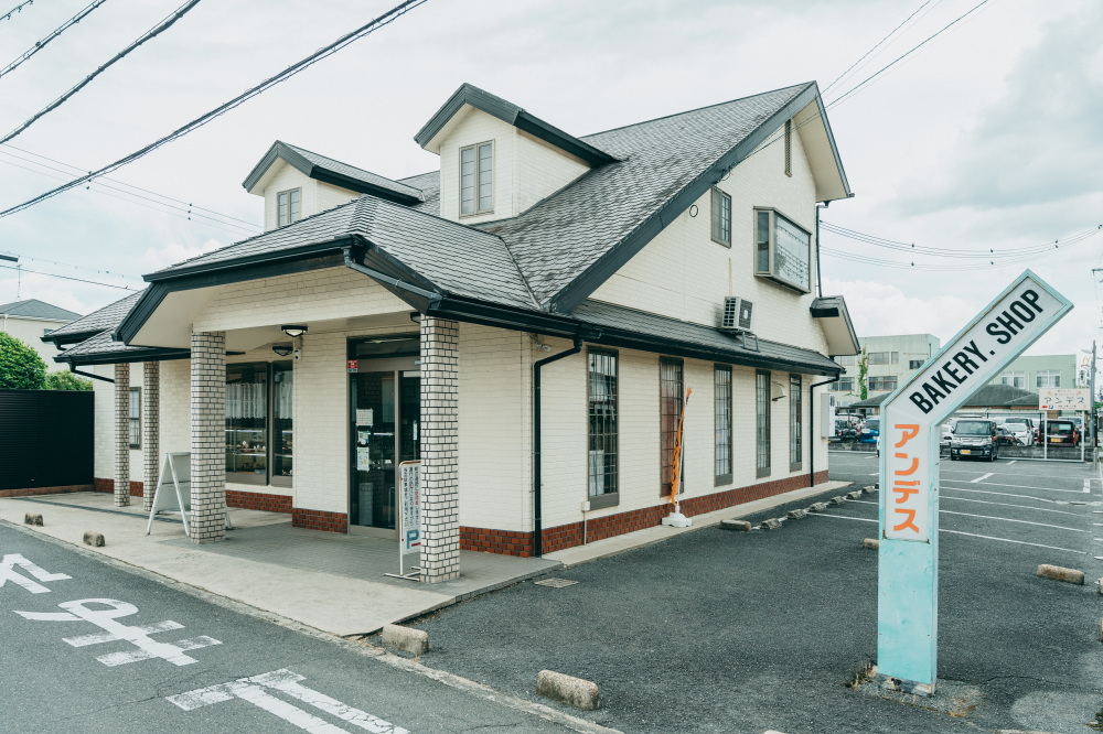 ご主人の祖父が残してくれた土地にパン屋を開業。もともとは田んぼで土地も広く駐車場もゆったり
