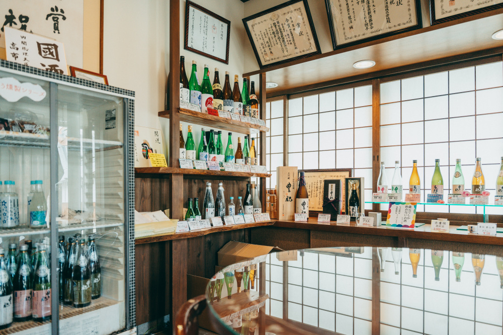 豊祝シリーズをはじめ、季節限定のお酒も並びます。見学時はもちろん、ショップだけの利用も可能です
