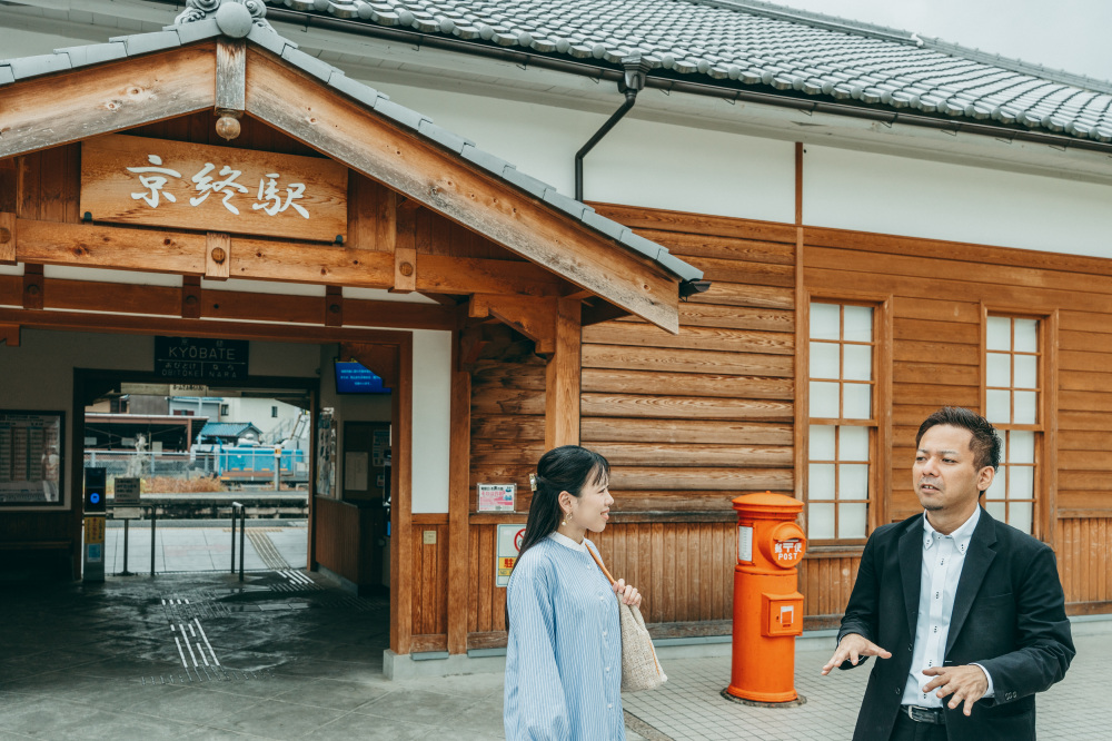 右:元興寺文化財研究所 研究員の服部さん、左:第7代NARA CITYコンシェルジュの椿さん