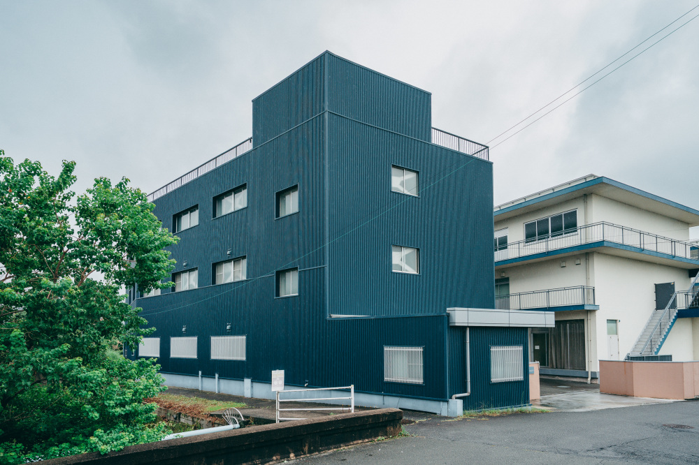 服部さんが所属する元興寺文化財研究所総合文化財センター。かつてレコード会社「テイチク(本社工場)」があった場所に建っている
