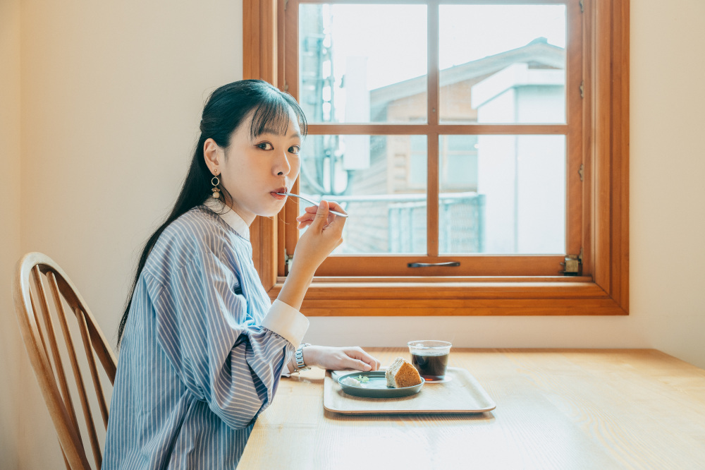 窓からはプラットフォームが見え、なんとなくノスタルジックな雰囲気に浸ってしまいます