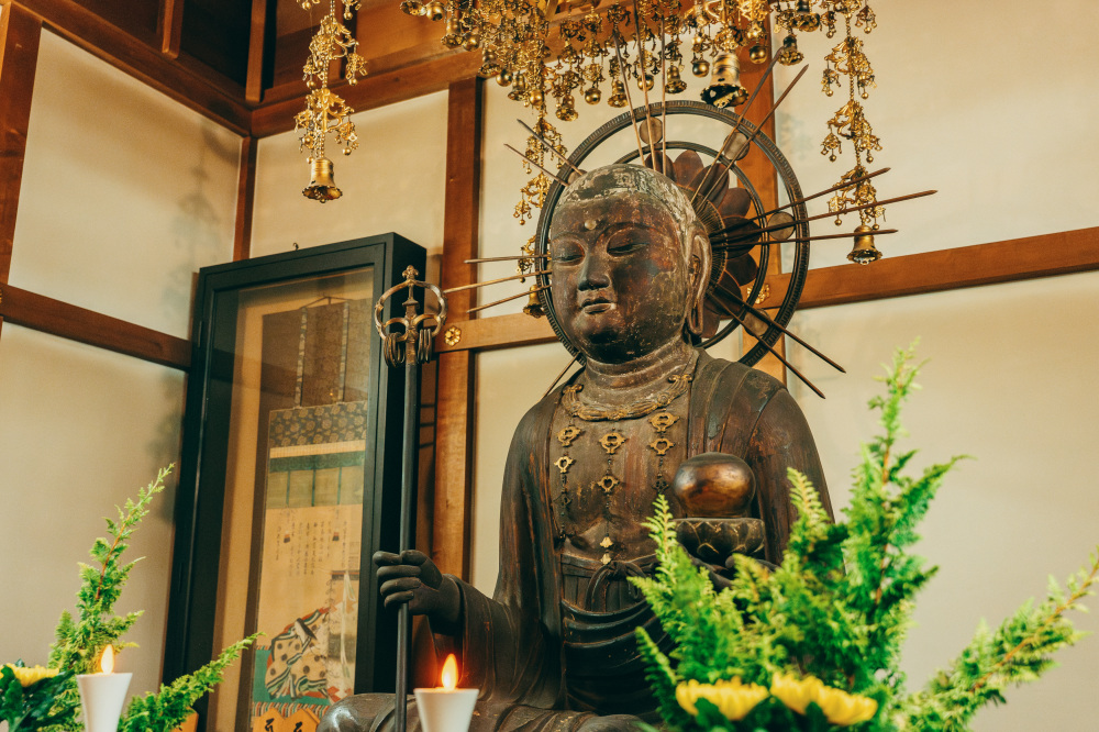 帯解寺の本尊「木造地蔵菩薩半跏像(重要文化財)」