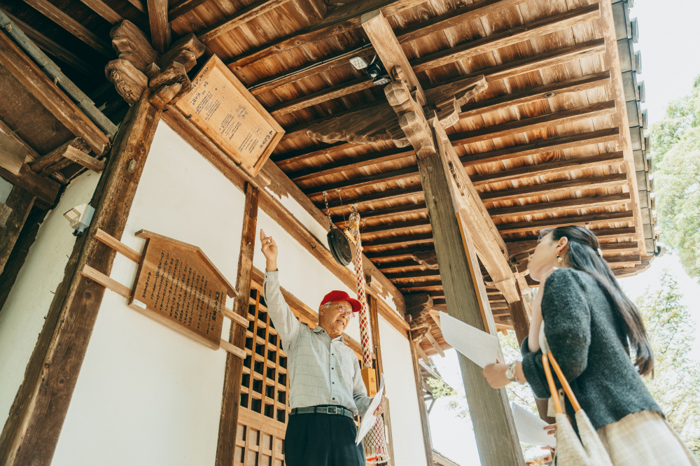 「圓満寺」本堂の軒に掲げられた「算額」
